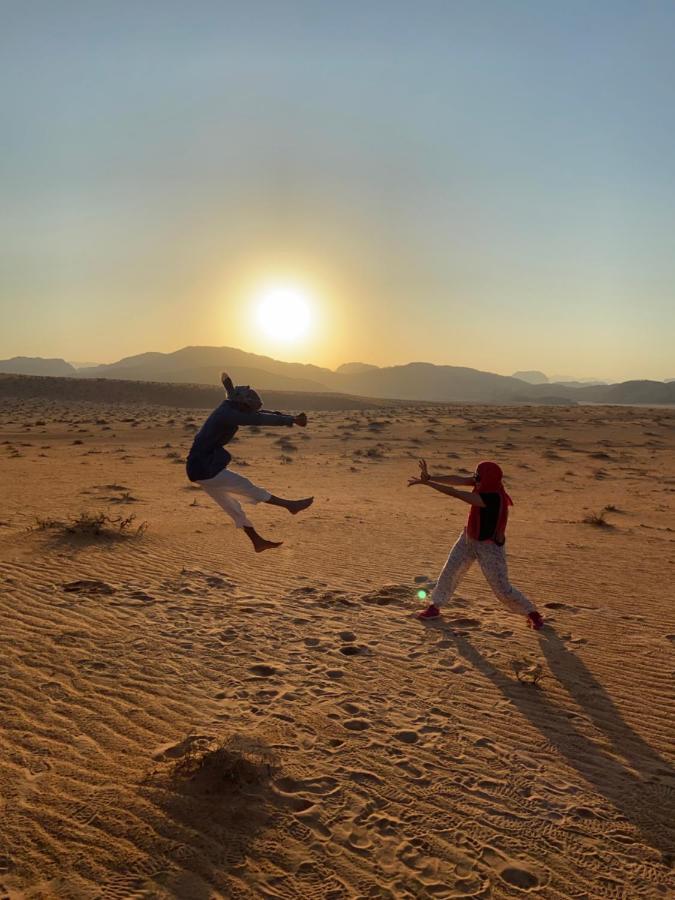 Wadi Rum Bedouin Heart Camp ภายนอก รูปภาพ