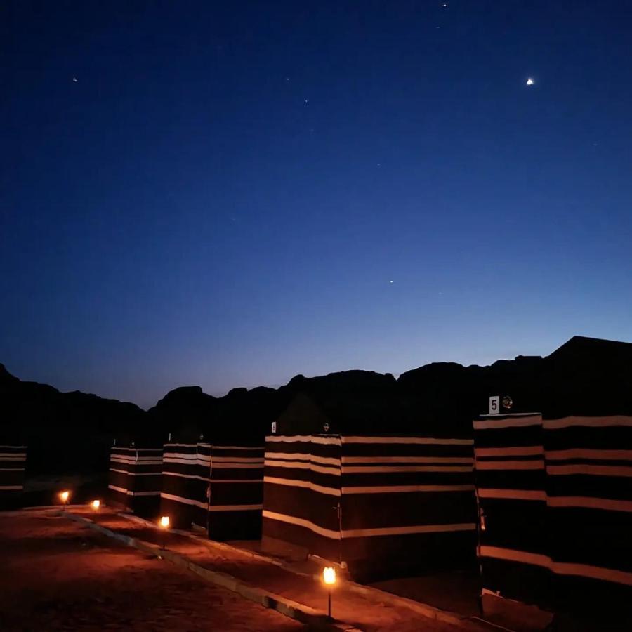 Wadi Rum Bedouin Heart Camp ภายนอก รูปภาพ