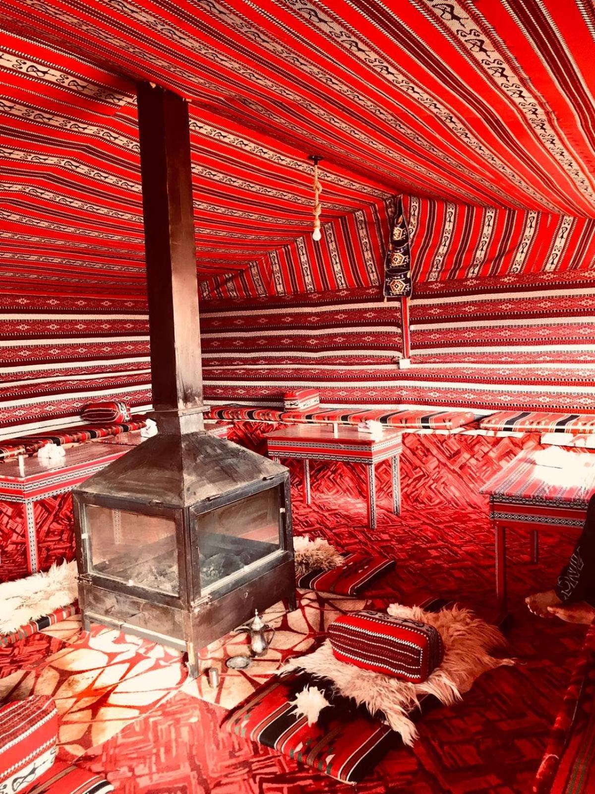 Wadi Rum Bedouin Heart Camp ภายนอก รูปภาพ