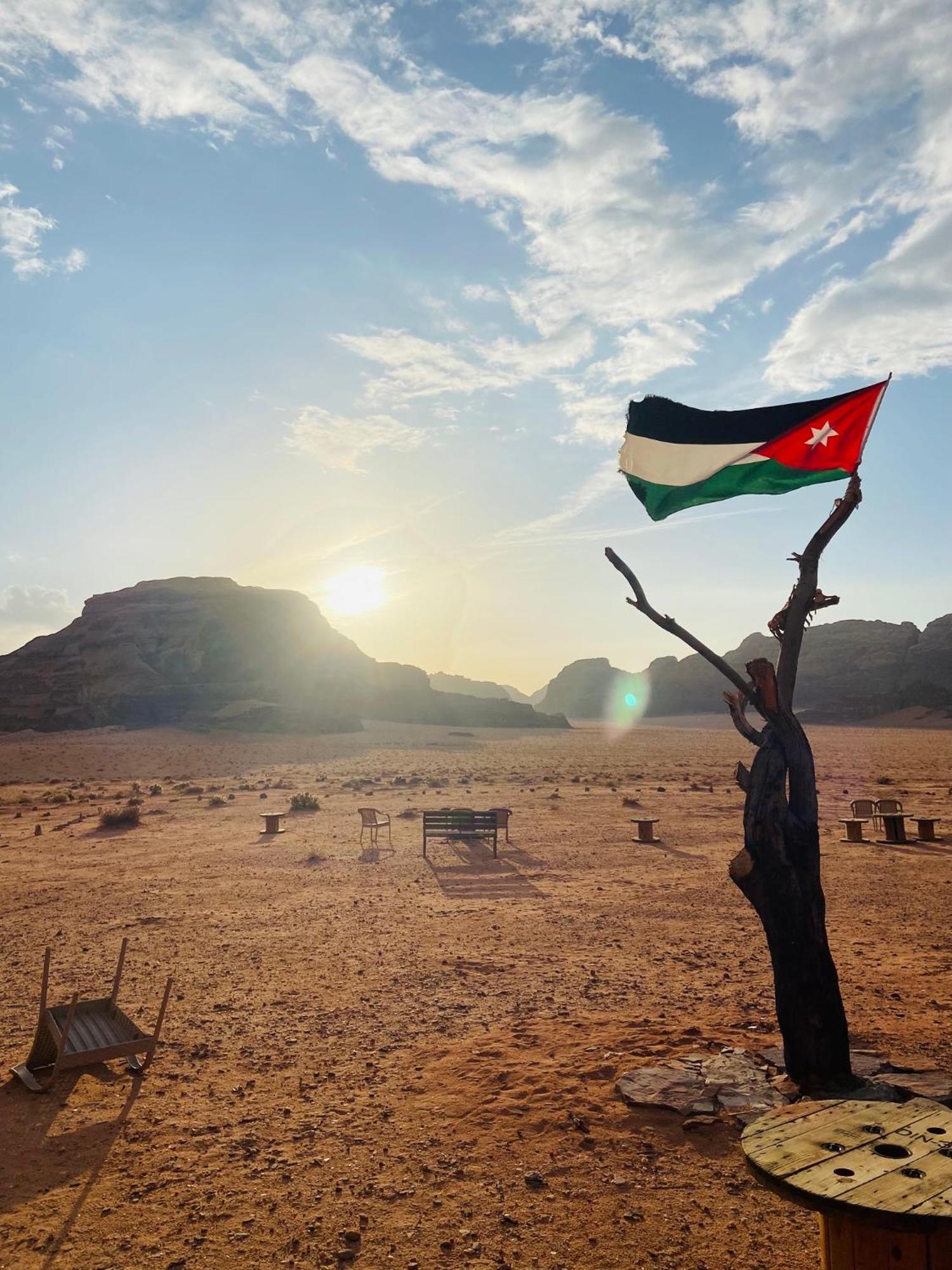 Wadi Rum Bedouin Heart Camp ภายนอก รูปภาพ