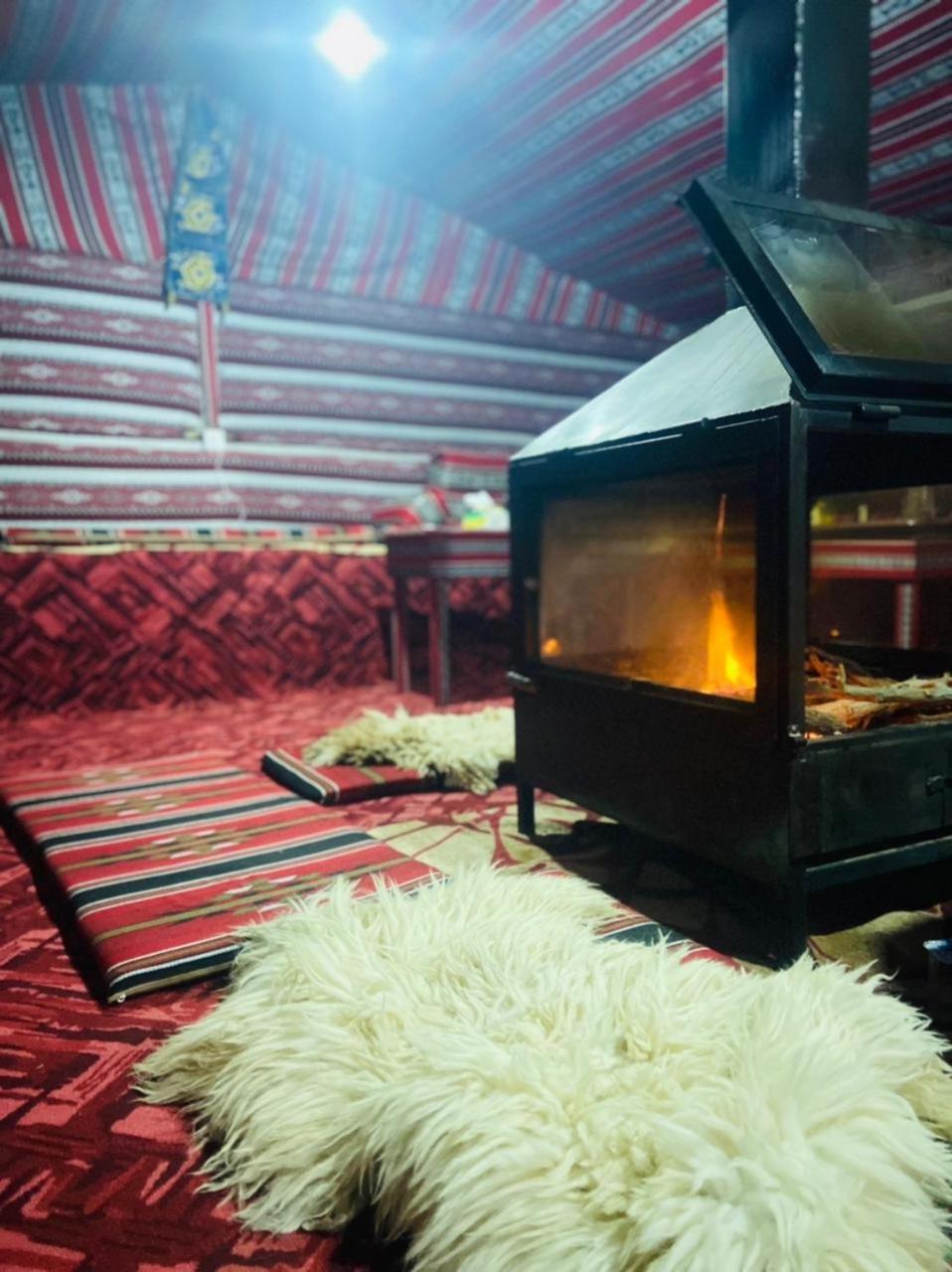Wadi Rum Bedouin Heart Camp ภายนอก รูปภาพ