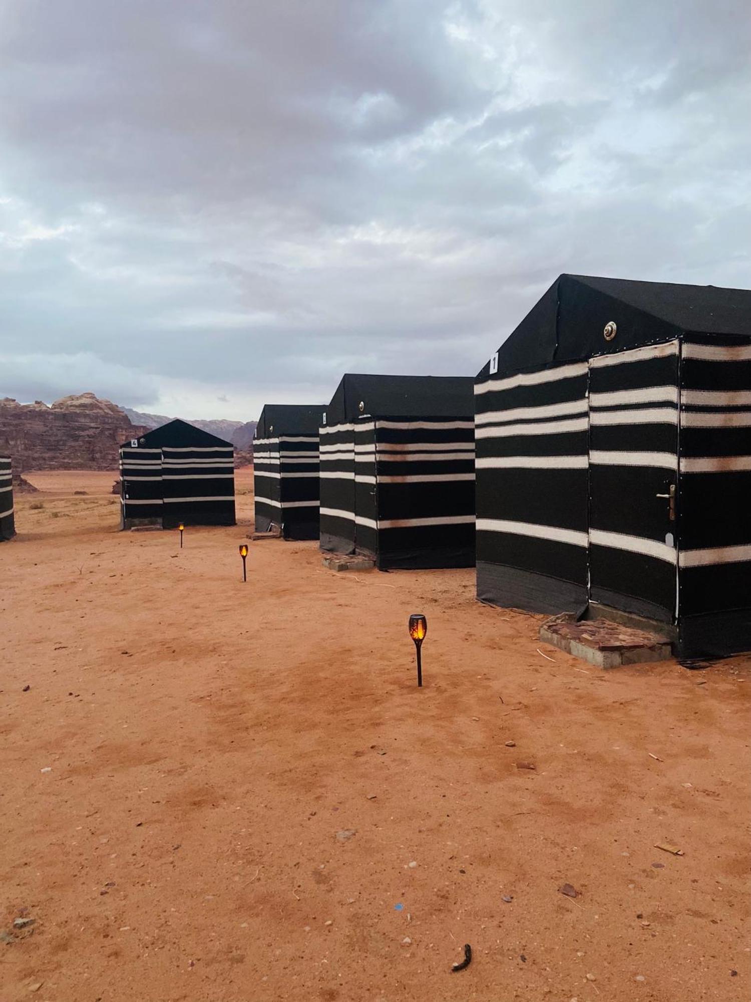 Wadi Rum Bedouin Heart Camp ภายนอก รูปภาพ